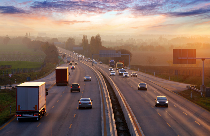 Viaje con libertad por la autopista. Descubre Via-T