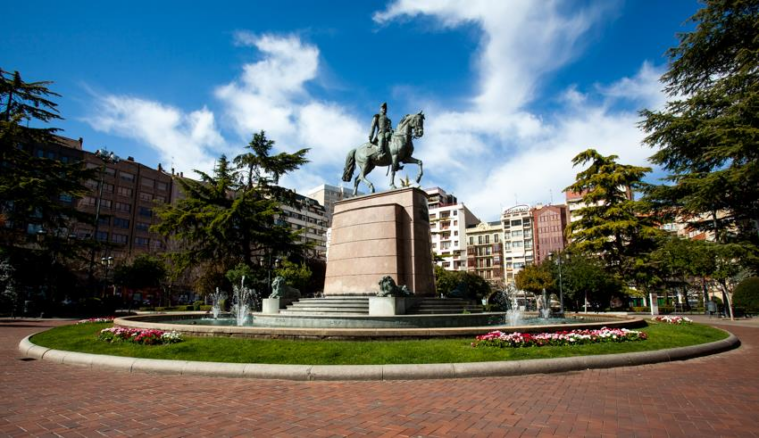 Paseo del Espolón Paseo del Espolón